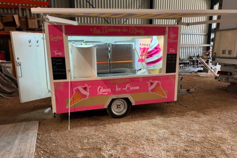 Remorque stand glace