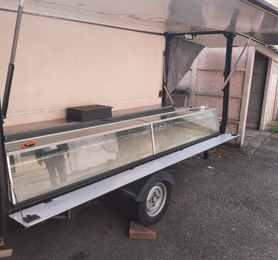 Remorque magasin Martel avec vitrine froid