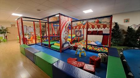 STRUCTURES DE JEUX INTÉRIEUR ENFANTS